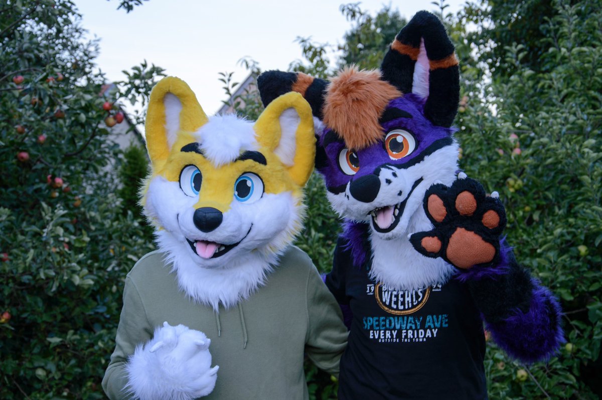It’s my makers birthday @LorfyTheFox 🦊 Enjoy your day and celebrate yourself! 🐣