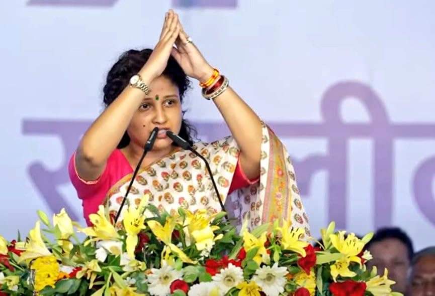 JMMTNState's tweet photo. Hemant soren ji leader of JMM arrested by the atrocities of Modi government. BJP is trying to win parliamentary election 2024 . 
 One day  Modi government have to say answer for Sister Kalpana soren tears drop .
@HemantSorenJMM
@KalapnaSorenJmm
@ChampaiSoren
@JmmJharkhand https://t.co/gilCqy6Kjf