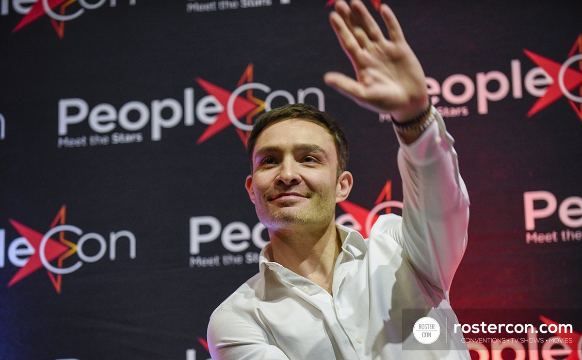 RosterCon's tweet photo. #XOXOFM - Les photos des panels solos de Chace Crawford et Ed Westwick sont en ligne / Photos of the solo panels with Chace Crawford and Ed Westwick are online #GossipGirl
📷 https://t.co/0CHqiQtV28 https://t.co/007pKJv8cQ