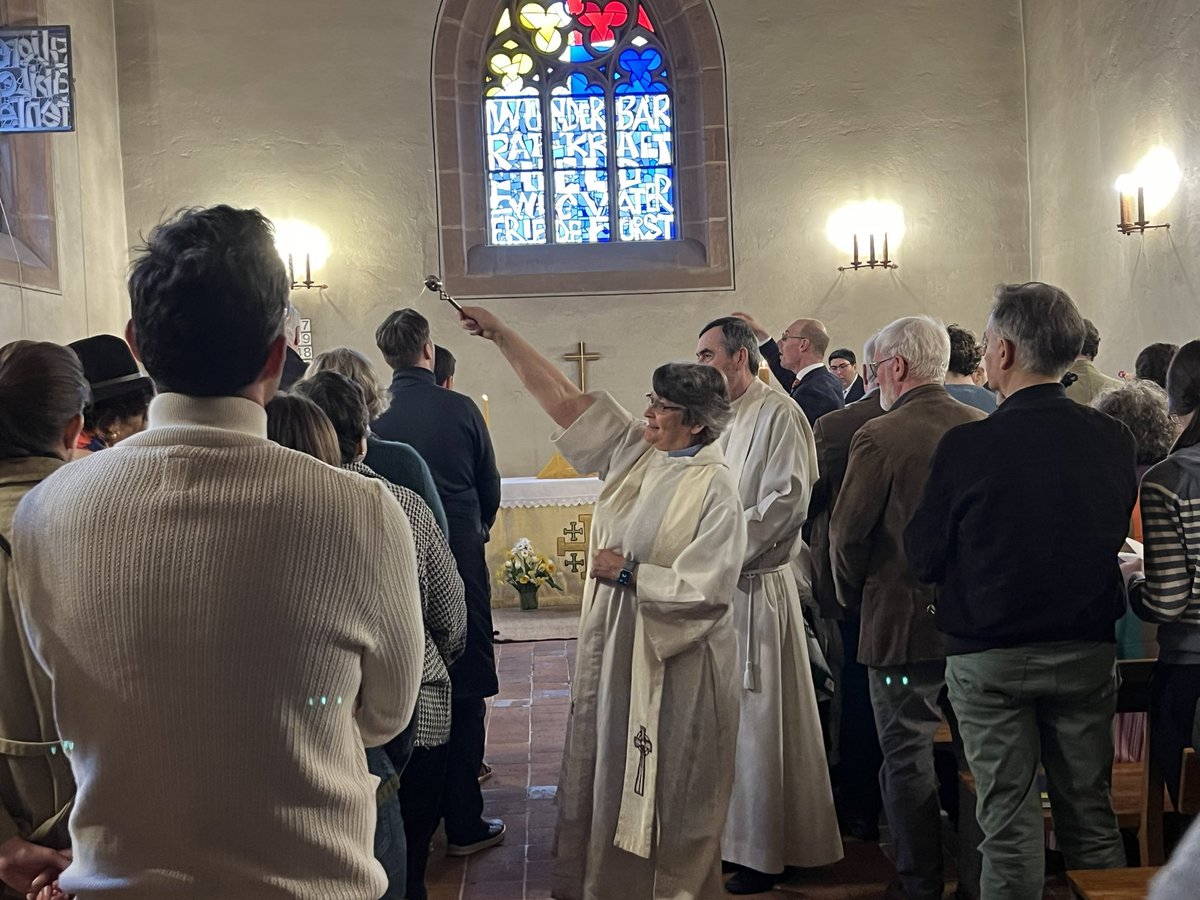 Angloleftie's tweet photo. #EasterProblems… your chapel seats 80 but 100 come for the evening Choral Eucharist @DioceseinEurope https://t.co/B9iRYX68TD