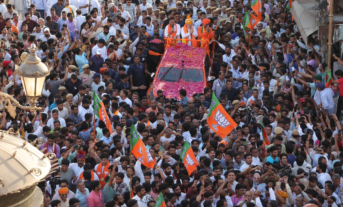 AmitShah's tweet photo. सीकर (राजस्थान) के रोड-शो में भाजपा के प्रति इतने स्नेह व समर्थन के लिए मैं जनता का आभार व्यक्त करता हूँ। https://t.co/nCPmskReNU