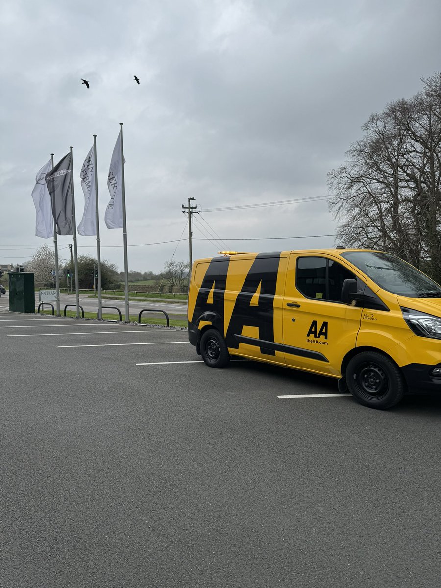 Not quite the Easter we had planned, but super grateful to @TheAA_UK for their help today 🙌💫🐰 - special thanks to Kieran, AA Patrols Team, Oxfordshire.