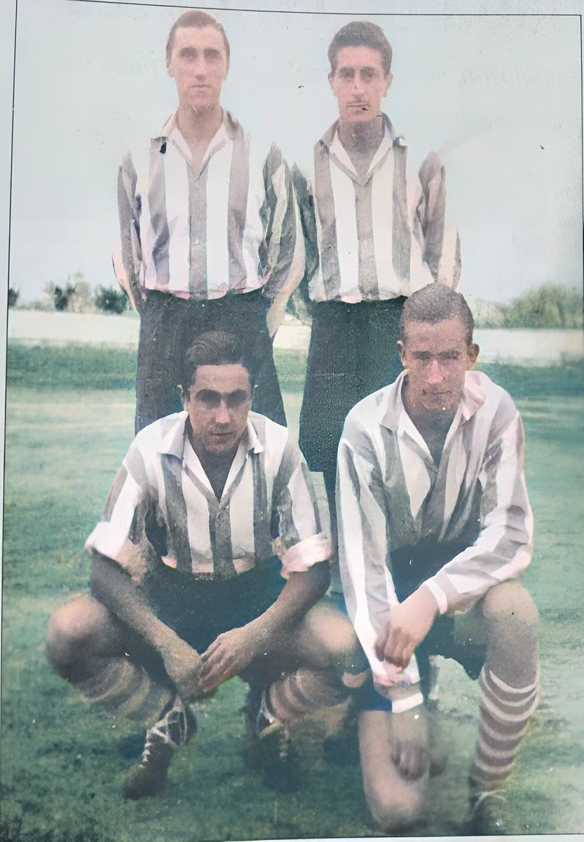 historiadelTala's tweet image. Orgullo cerámico

#futbolcentenariotalavera
Seguimos con la seríe de jugadores talaveranos testigos de la evolución del fútbol en la ciudad durante la posguerra
4 canteranos del Club Deportivo Talavera 1944-1953 en El Prado
Arriba: Clavel y "Pati" Martínez
Abajo: Julito y Macario