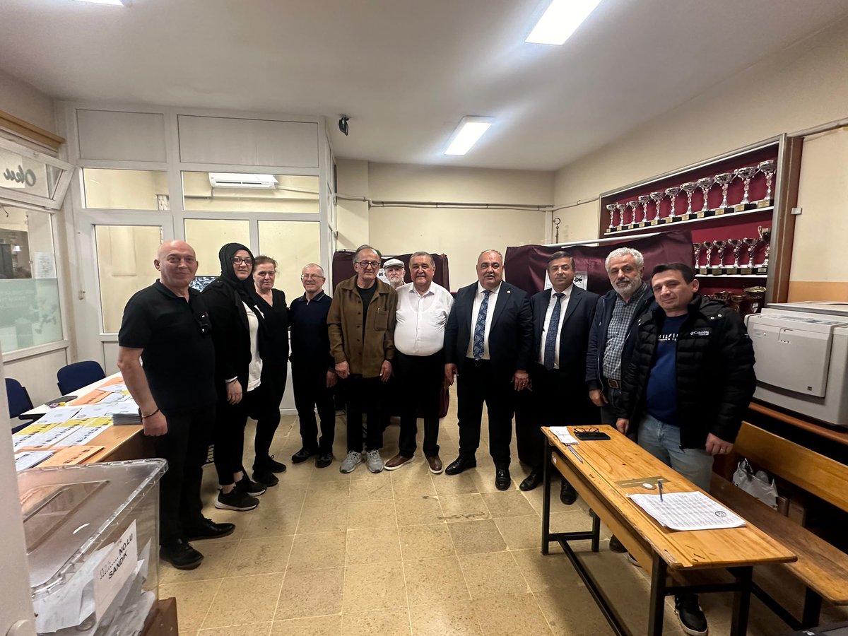 HuseyinFF74's tweet photo. Mahalli İdareler Seçimlerinde oy kullanma süresinin bitimine az bir zaman kaldı. 

Seçimin huzur içinde geçmesi için gayret gösteren emniyet güçlerine, titizlik ve hassasiyetle görevlerini yapan sandık görevlileri ile müşahitlere teşekkür ediyorum. https://t.co/B28r3q5Nop