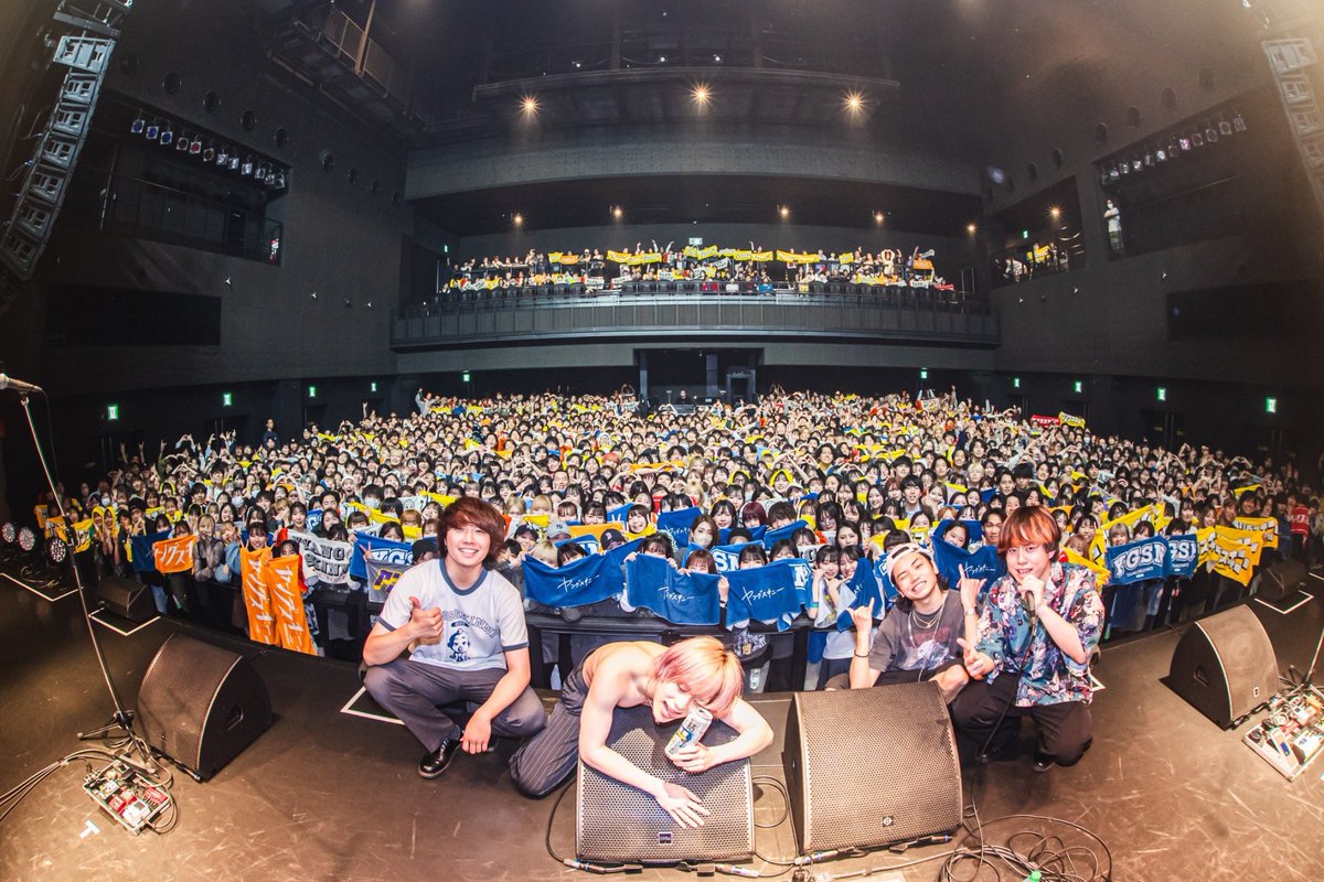 yang_skinny's tweet photo. ”老いてもヤングスキニーツアーvol.3” 
2度あることは3度ある編

2024.03.31
at Zepp Fukuoka

photo by @subaru_photo23

次回のワンマン🌸
🗼5/6(月•祝)東京・日比谷野外音楽堂
🐙5/25(土)大阪・大阪城野外音楽堂

プレリクエスト統一先行受付中🎫
https://t.co/wuVOBSqiPq https://t.co/i43rbkjDnX