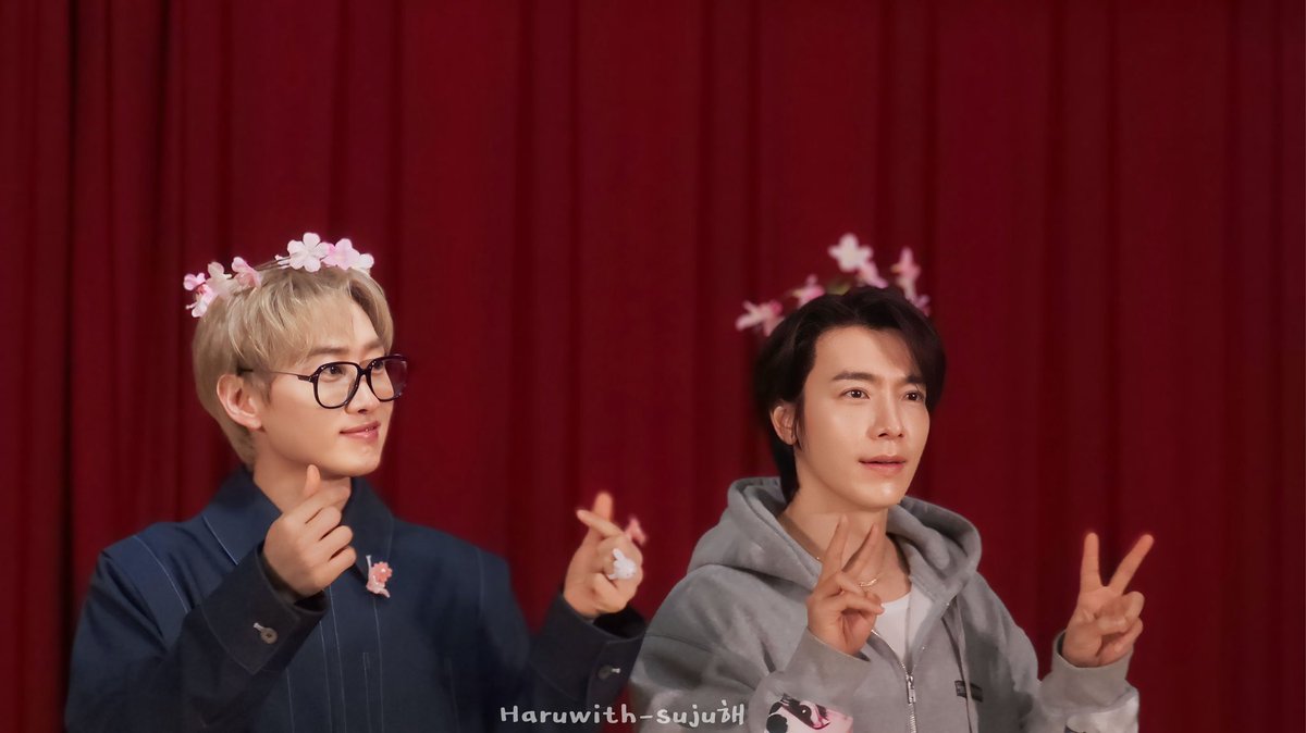 #240324 
𝗙𝗮𝗻 𝗦𝗶𝗴𝗻 𝗶𝗻 𝗞𝗮𝗼𝗛𝘀𝗶𝘂𝗻𝗴 ✨

🐰🐯🌸🫰🫰💙

#superjuniordne 
#SuperJuniorDnE 
#donghae #eunhyuk 
#동해 #은혁 
#슈퍼주니어dne
#銀赫 #李赫宰 #東海 #李東海 #odeentertainment 
#SIX_ZERO_SIX