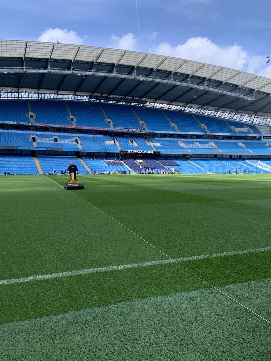 Ready for a big game vs @Arsenal feels like spring is slowly starting to arrive in Manchester! Well done everyone #sportsturf 🌱 🌱🌱