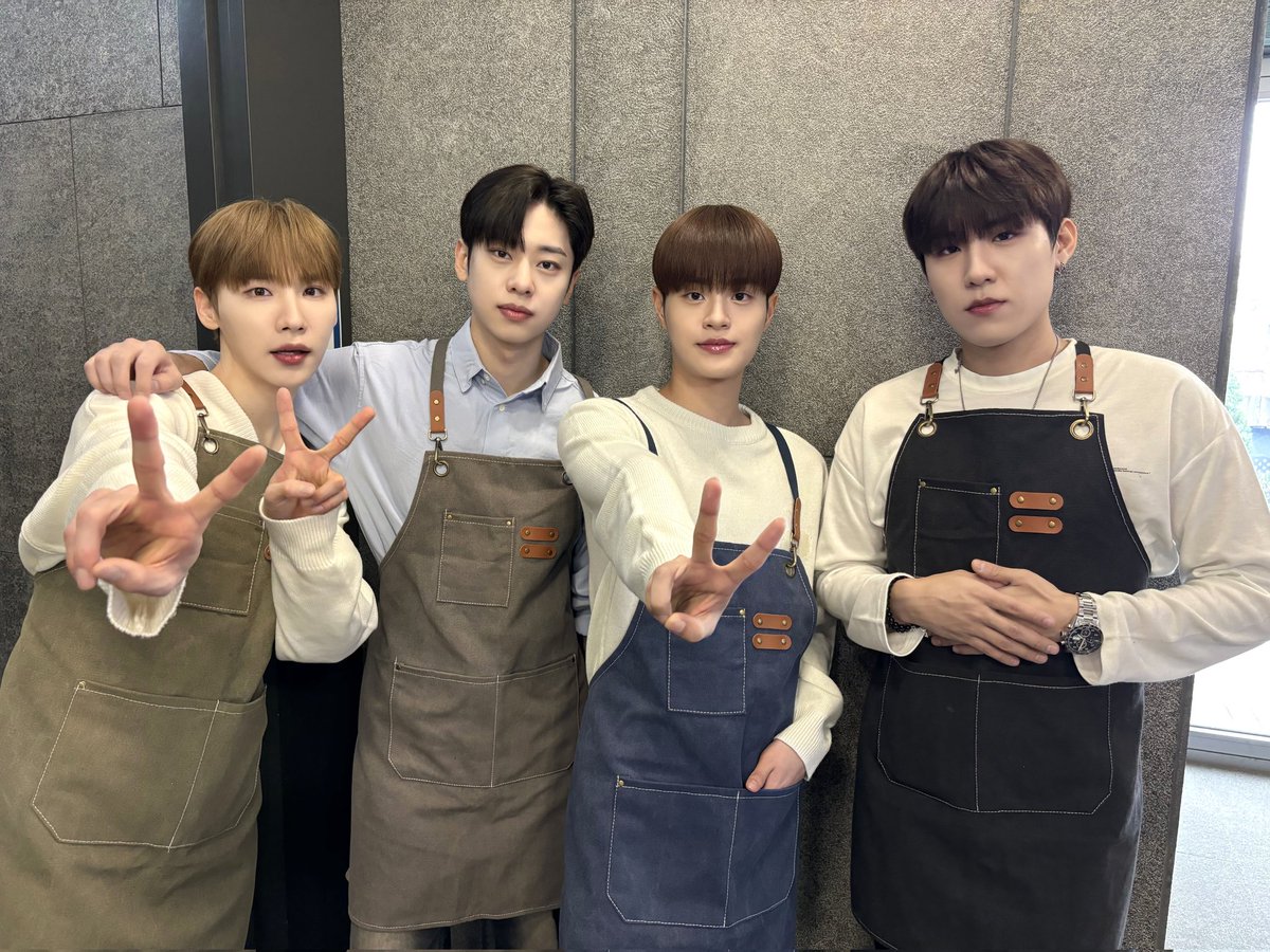 AB6IX tweet media