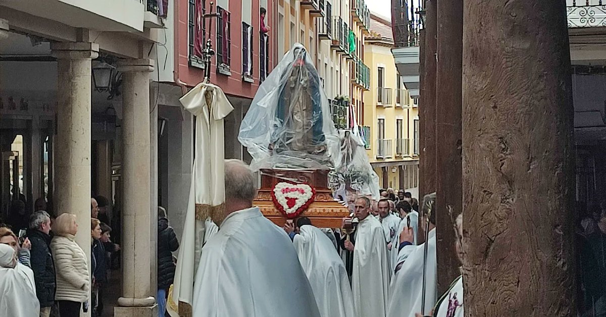 ✝️📷 Con los problemas provocados por la lluvia intermitente la procesión del Encuentro se ha podido realizar. Gracias a la Hermandad de Jesús Resucitado y la Virgen de la Alegria por su buena disposición. 👏👏 Felicitamos a su mayordomo David Alonso.