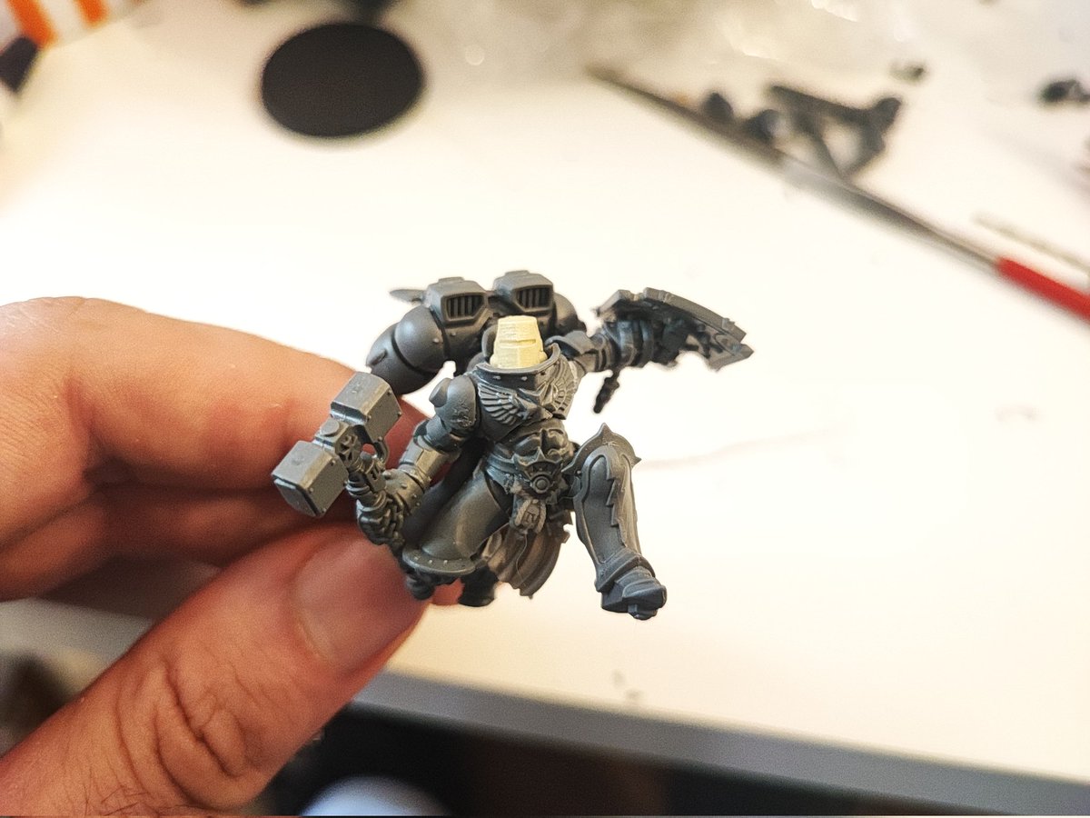 Le quedan algunos retoques por hacer pero esta conversión de capitán con jetpack me ha gustado mucho como me ha quedado. Templario en cara siempre es una buena táctica.