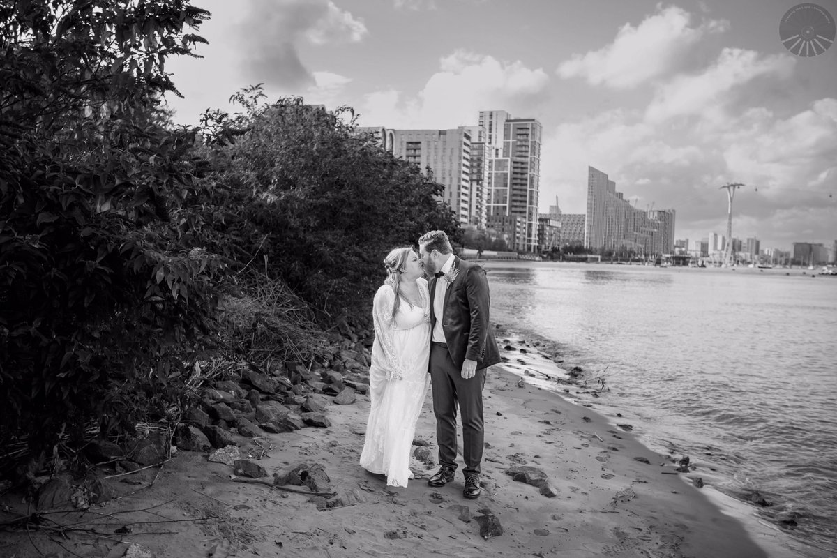 On the river #photooftheday #photography #photographer #photo #photos #wedding #weddingday #happyday #beautiful #happyeverafter #shotwithlove #throughthelens #love #londonlife #londonphotographer #londonphotography #lovewhatido #my_shot #couplelove