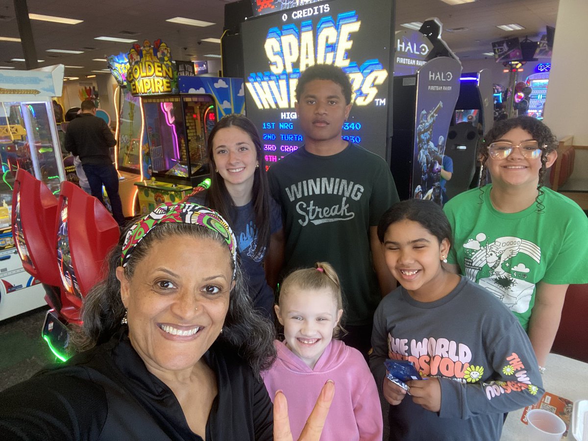 peterson_t6352's tweet photo. Spring break🐣Easter ✝️2024 #sleepoverfun🥴#missionaccomplished🥰 https://t.co/nCqF0SPSEF