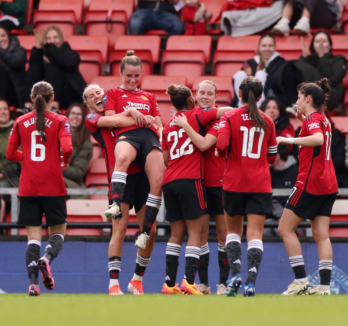 A great second half display from @ManUtdWomen, coming from behind to beat Everton 4-1! 🔴⚪⚫🏳️‍🌈🏳️‍⚧️ #MUWomen