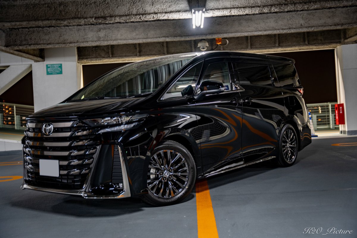 K2O_4771's tweet photo. 40系ヴェルファイア納車✨

8ヶ月待ってやっと納車された🤩
最後の１週間ワクワクで１日が長いこと長いこと🤣
ランクルも思い出いっぱいだけどヴェルファイアでもいっぱい作るぞ〜😊
ハイブリッドでエコカー☺️
満タンで航続距離760kmはエグい🤩 https://t.co/03a4LmdpWk
