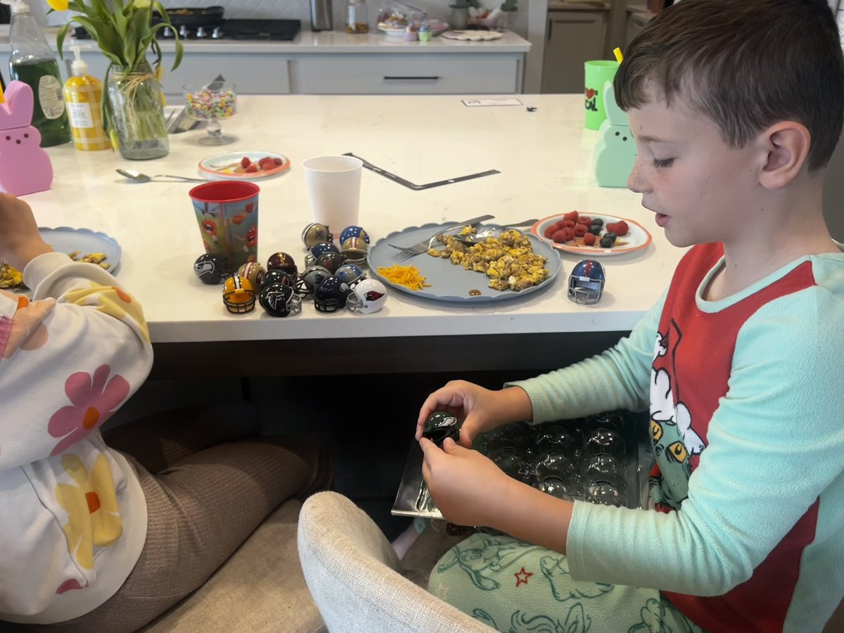 arhubb's tweet photo. “Did you know, Travis Kelces brother, he plays (ed) for the Eagles. He’s their best player. But, his brother is Travis Kelce. And he beat him.” 🏈🤣-Greyson, 6 year old major Chiefs fan @newheightshow Happy Easter! https://t.co/Mhp3rPFn92