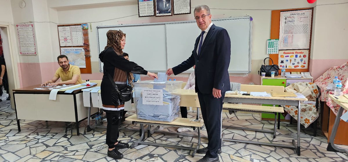 31 Mart Mahalli İdareler Genel Seçiminde oyumuzu kullandık.
Seçimlerimiz şehrimize, ülkemize hayırlı uğurlu olsun. Kazanan Çivril olsun.