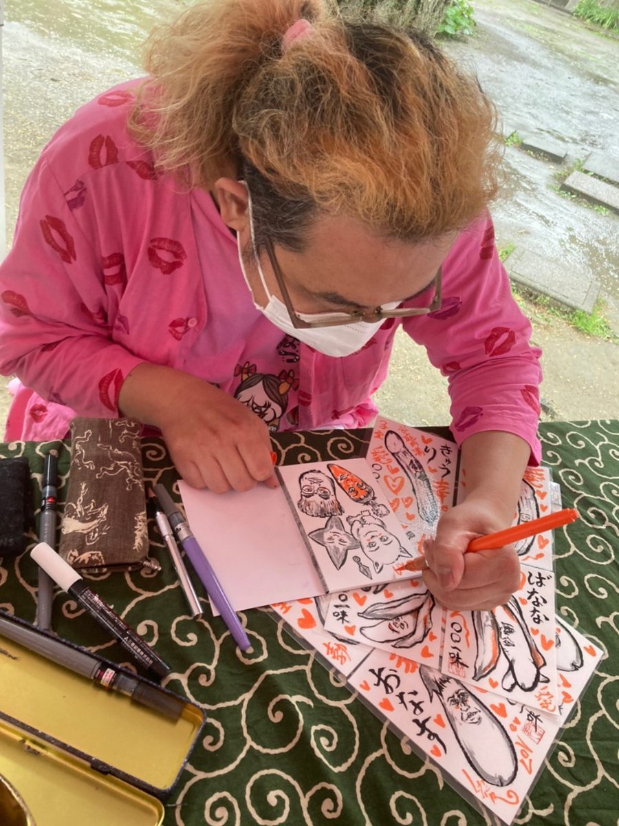 ＃かなまら祭り
＃まるまる一味
＃紙芝居
今年のスケジュール
でございます✨👺✨
【午前】
お客様がいらっしゃいましたら紙芝居は行います🐛
基本的に似顔絵をメインに動きますね✍️🩷

【午後】
一回目13時00分

二回目15時00分

の2回の口演で今年は行います
（勿論、午後も似顔絵やります）