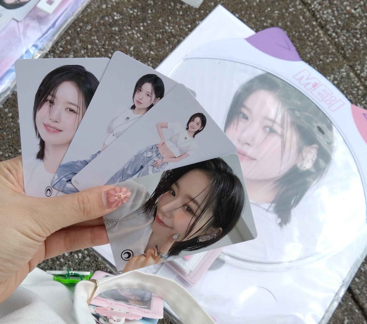 remm_e__kt's tweet photo. ダメ元もダメ元なんですが、
桃奈コンプ+R002をME:Iラントレのケース(2枚目)に入れたものを落としてしまいました、、、
今日昼公演に参戦していました(>_<)

もし心当たりのある方はご連絡くださると嬉しいです😭

#ME_ICONIC  #落し物 #おおきにアリーナ舞洲 https://t.co/cFKrmL8HFL