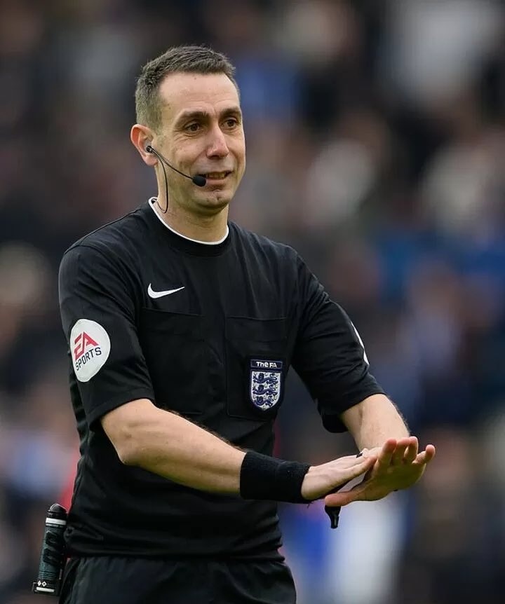 SamueILFC's tweet photo. The most corrupt referee in the Premier League. https://t.co/sgA8Ewxo1m