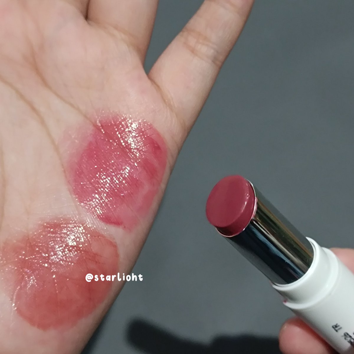 Cantik banget?! Ga sengaja ketemu tinted lip balm ini, ternyata secantik itu warnanya! 

Awalnya iseng nyobain buat nambah koleksi, ternyata malah jatuh cinta 🫶