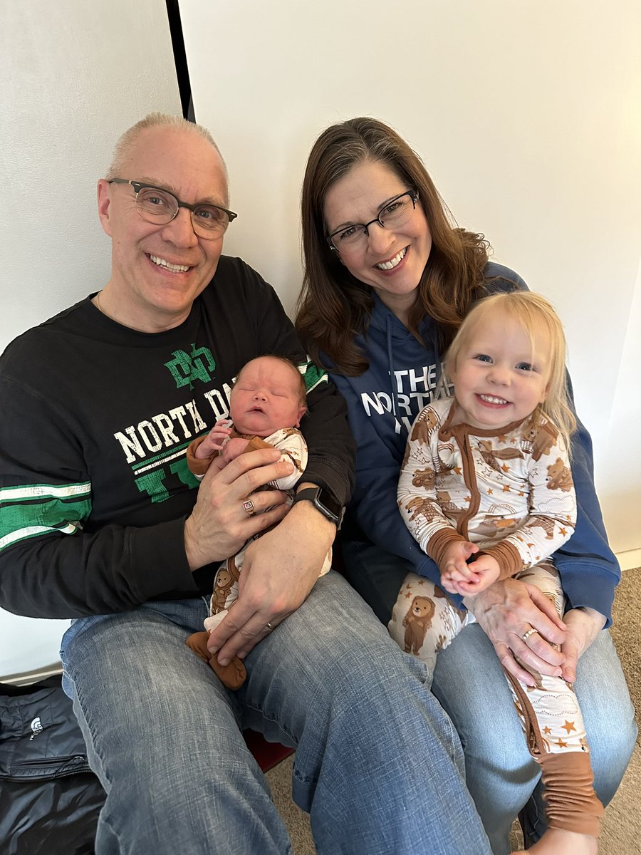 strand_brad's tweet image. What a fun weekend!! We got to meet our 2nd granddaughter!!  

Our second granddaughter arrived on Thursday, March 28. Everyone is healthy and doing well. 🤗🩷🩷

Eden Sol Hillestad
8.2lbs
19.75 inches