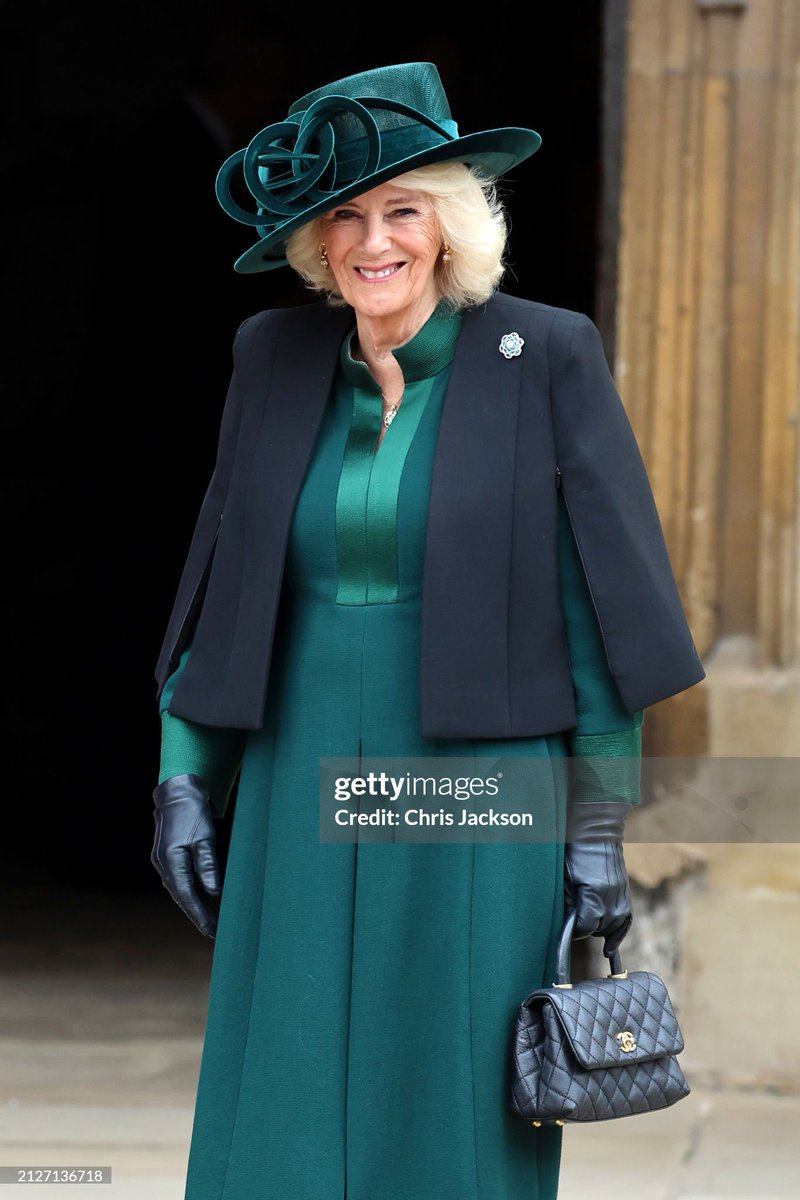 Queen Mary's Diamond, Sapphire and Emerald Brooch According of IG:  BritishRoyalJewels 's report, the brooch was originally belonged to Queen  Mary, who was photographed in her famous pictures in 1900s. Queen Elizabeth