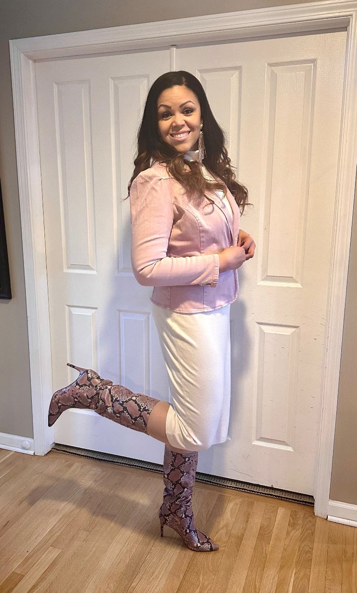 MiChelleFergus_'s tweet photo. Dressed &amp; excited! Just about to hop in the car &amp; head to Toledo, Ohio to speak at Faith4Life - https://t.co/r20iNSu3Te Praying as we celebrate all around the world the great love of Jesus, many lives are blessed &amp; changed. HE IS RISEN! #easter #eastersunday #resurrectionsunday https://t.co/iFe8MmycG0