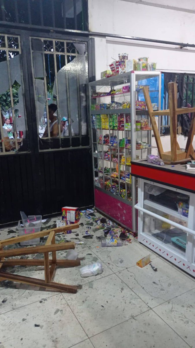 periferiaprensa's tweet photo. #URGENTE🚨 Las disidencias de las FARC atacaron el caserío La Arabia de la vereda Pueblo Seco, en Tame, Arauca. Detonaron explosivos contra la cooperativa, dispararon a la población  civil, asesinaron un campesino y secuestraron y mataron a Graciel Mendoza, líder de víctimas. https://t.co/FZf5i71knr