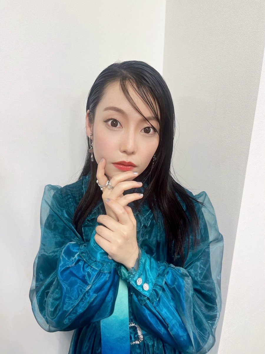 Hondo_dagaya_'s tweet photo. 2024/03/30(土)
#夜桜さんちの大作戦
サクラカーペット、ジャパンプレミア
costume: hazama @MatsuiRyosuke
earring #sorbet
ring #showkey
スタイリスト:MASAYAさん
ヘアメイク:横山雷志郎さん
#本渡服 https://t.co/wz3lug4f4H