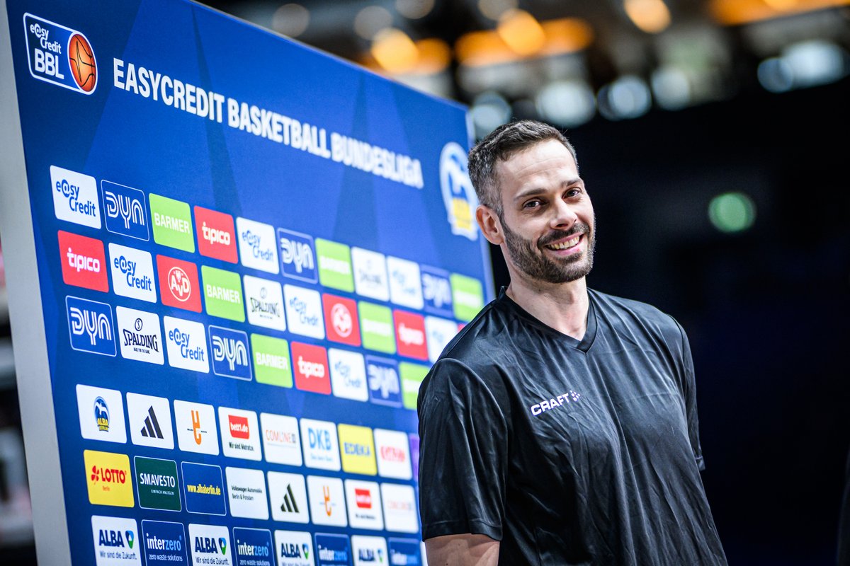 hamburgtowers's tweet image. #Towers_Live Unsere #StartingTowers im Spiel gegen @albaberlin  

🏀 #42 Durham
🏀 #11 Christmas
🏀 #13 King
🏀 #12 Hinrichs
🏀 #18 WoBo zurück in alter Wirkungsstätte. 

#3 Hughes setzt heute aus. 

📺 Jetzt #LIVE bei @dynsport 👉 twrs.me/dyn | #VeoliaTowersHamburg