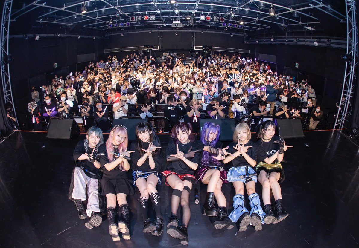 novocab_ii's tweet photo. 去年末も今でもずーっと成仏できずいるほど、大好きなアイドルグループでした。メンバー全員が大好きで破産するんじゃないかっていうぐらい(笑)
みんなそれぞれが個々の道を歩んでいるけど、ずっと亡霊でいてもいいですか。ずっと愛してる。 #JILLASTED https://t.co/V9AcSWgaok