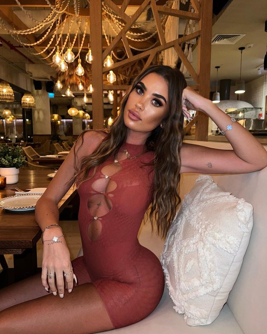 Dinner with me? ❣️ https://t.co/WMnGS30pDs