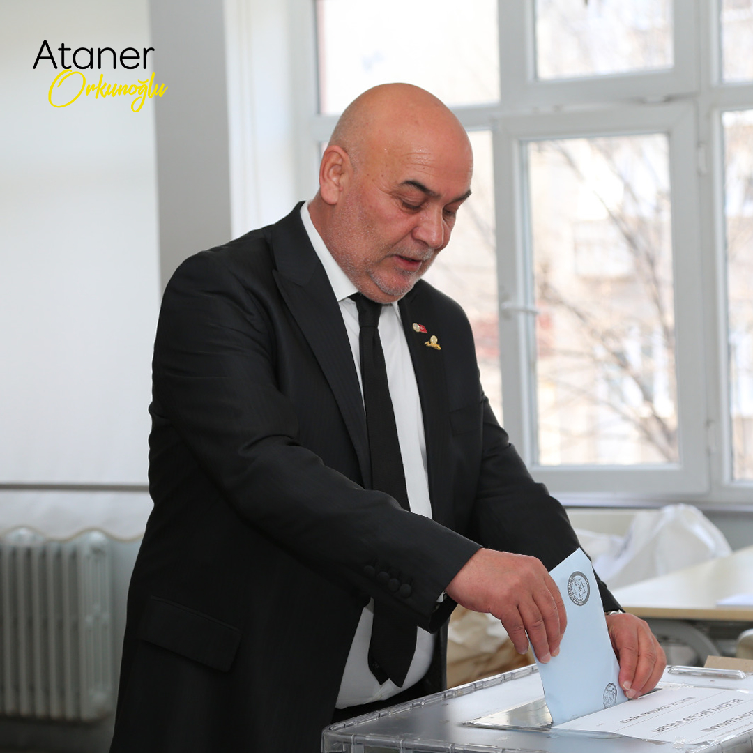 OrkunogluAtaner's tweet photo. Bugün, demokratik sürecin önemli bir parçası olan seçimler için sandık başına gittik ve tercihlerimizi belirledik. Tüm vatandaşlarımızın katılımıyla gerçekleşen bu demokratik sürecin, ülkemize ve milletimize hayırlı olmasını diliyorum. #atanerorkunoğlu https://t.co/9cx7ogkuUY