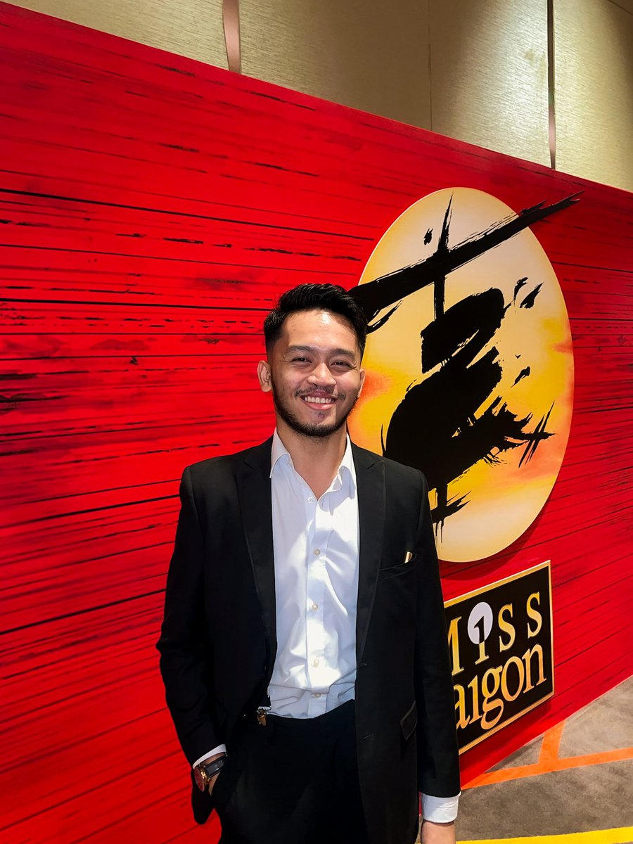 dmdr23's tweet photo. I just love me some good show 🥰 from Manhattan 🗽to Saigon 🐉
(disclaimer: duty post was NOT left abandoned as a from) https://t.co/dHmEyKNYJL