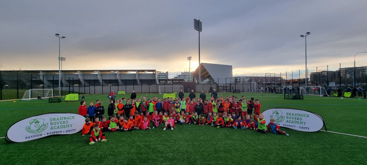 ShamrockRovers's tweet photo. We were delighted to welcome the U7s, U8s &amp; U9s teams from partner club Templeogue United to Tallaght on Friday night for a blitz at Sean Walsh Park Astro before taking in the Dublin Derby in the new North Stand ☘️

The 2013 group were also our guests for the half time game ⚽️ https://t.co/AXZhUd69e3