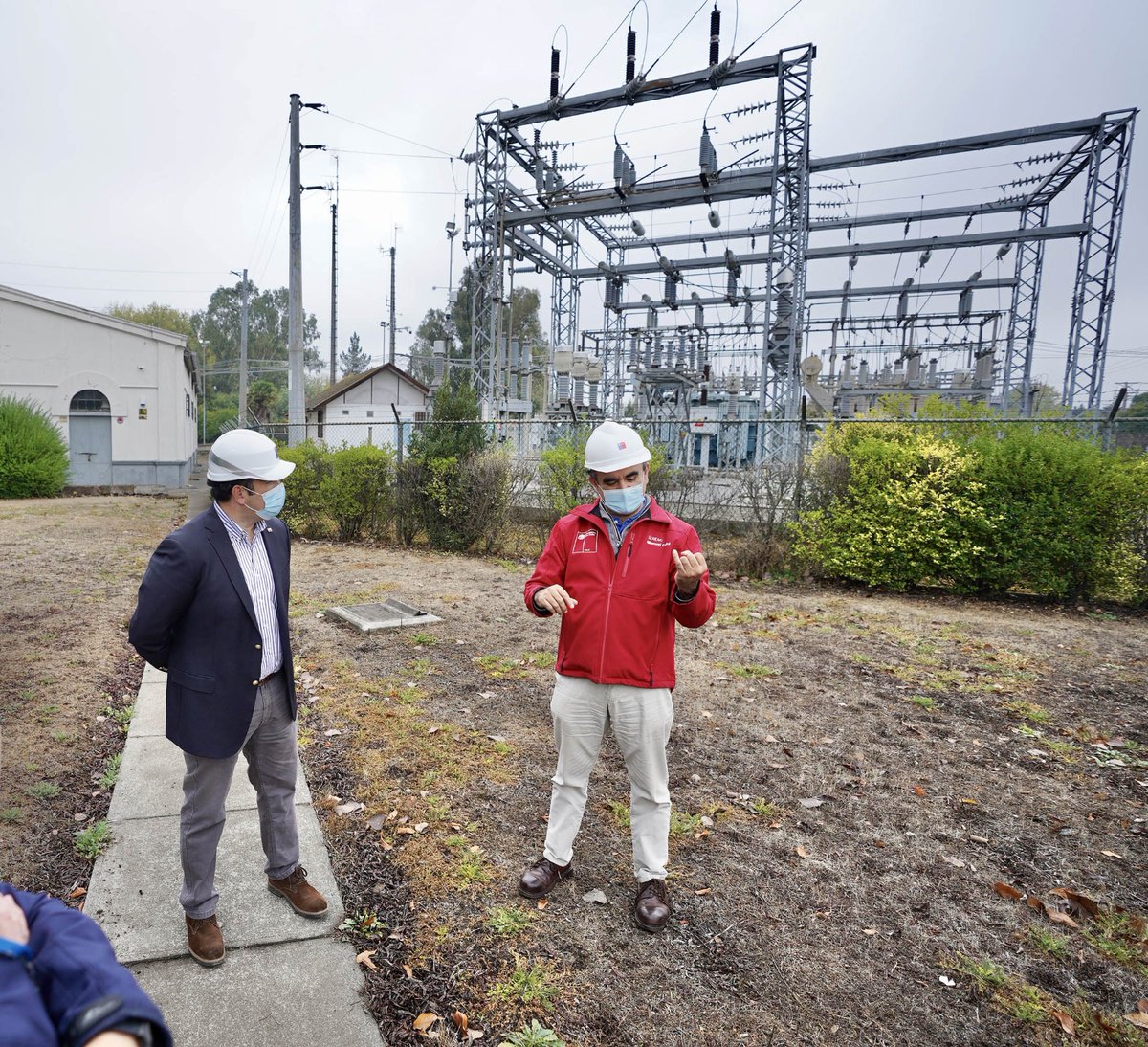 Cristóbal Jardua y Manuel Cofré, intendente y seremi Energía en el gobierno de Piñera analizaron consecuencias del nuevo fracaso en licitación de la línea Charrúa-Chillán. "Tenemos un escenario de alto riesgo para la inversión y el consumo energético de los hogares", sostuvieron.