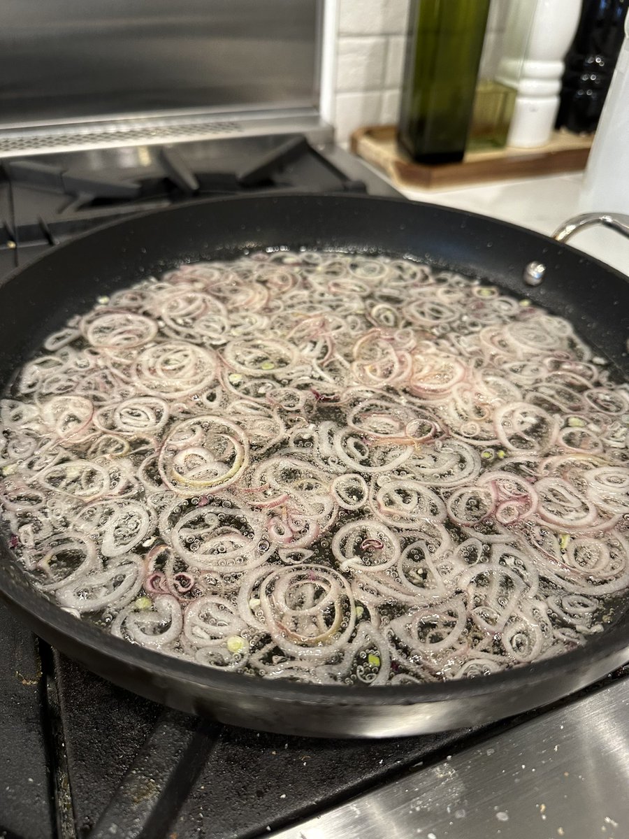 Wanna make your kitchen smell awesome? Fry up some shallots!
