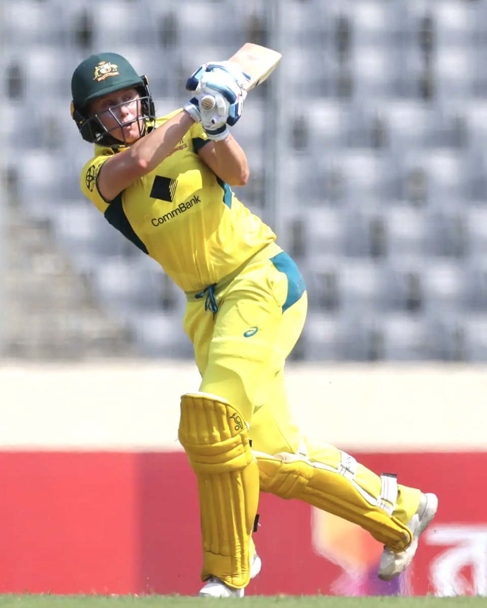 65* (42) - 9 fours & 1 sixes 🫡

Captain Healy was on charge in #BANvAUS ⚡️