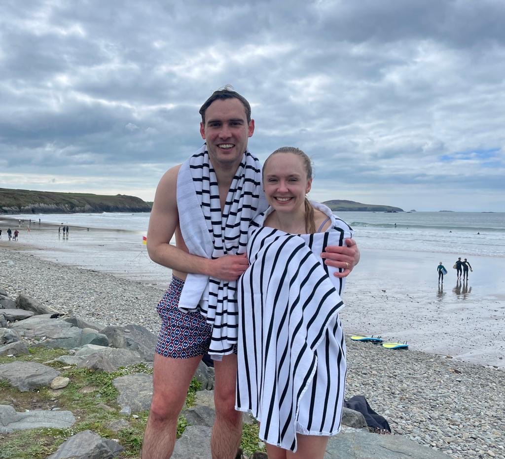 A beautiful service ⁦@StDavidsCath⁩ followed by a bracing swim at #Whitesands! Pasg Hapus i bawb. Wishing everyone a happy and peaceful Easter.