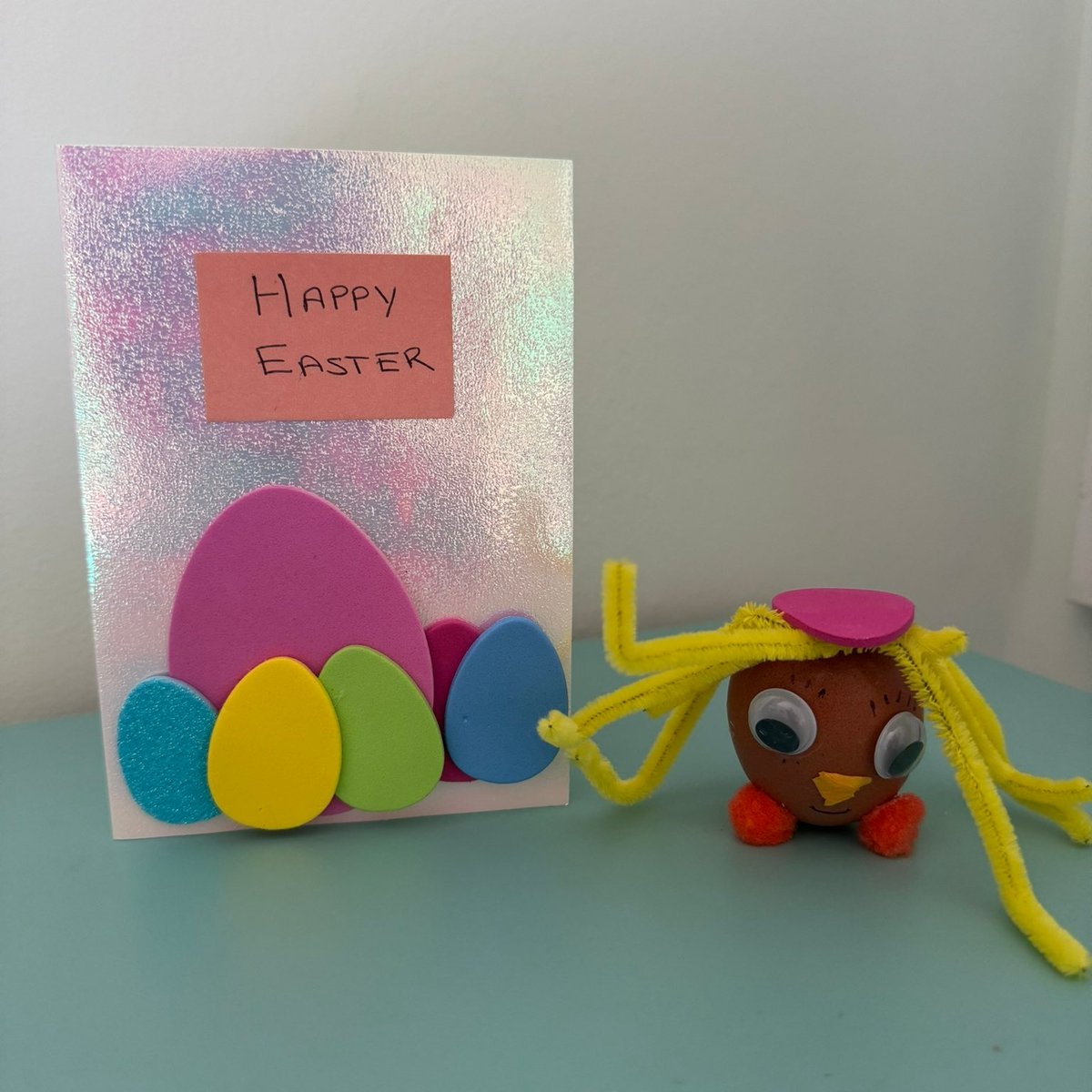 Happy Easter 🐥 🐰 One of our lovely patients on @WardBluebell @stockportnhs made this beautiful card and cute decorated egg 😍