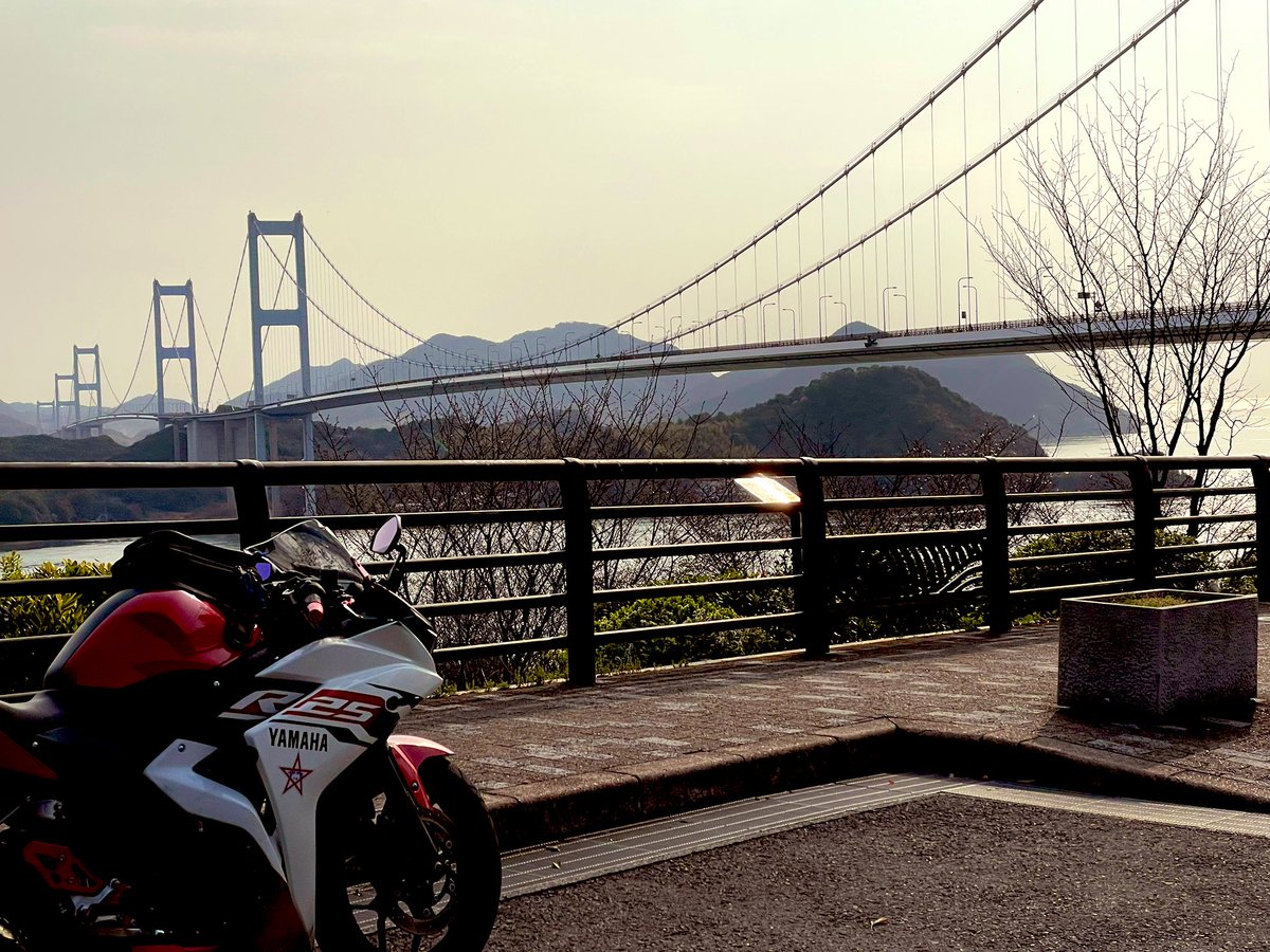 numgrapher's tweet photo. 四国3日目ー！
言うて今日の四国はしまなみ海道通ったくらい😇
旅の〆はたかさんと写真撮らせてもらいました！
感動のR25ご対面😊おつありでした〜

#YZF
#R25 https://t.co/JkzO2r9qet