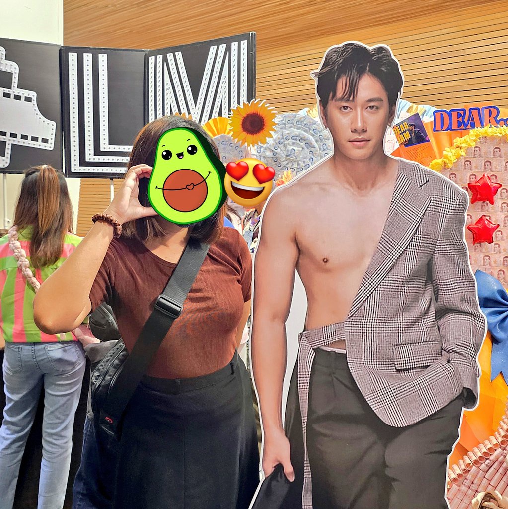 mew_riko's tweet photo. (1)Came back from BKK a few days ago, I still couldn't believe that I met them in real🥹 because I never thought that I will meet them one day😭.I had a lot of feelings through this BKK trip,happy,excitement, sentimental and more🥹
#JamFlim #แจมฟิล์มคือความสุข #Oneฟินเวอร์FanCon https://t.co/CpDNilmJxQ