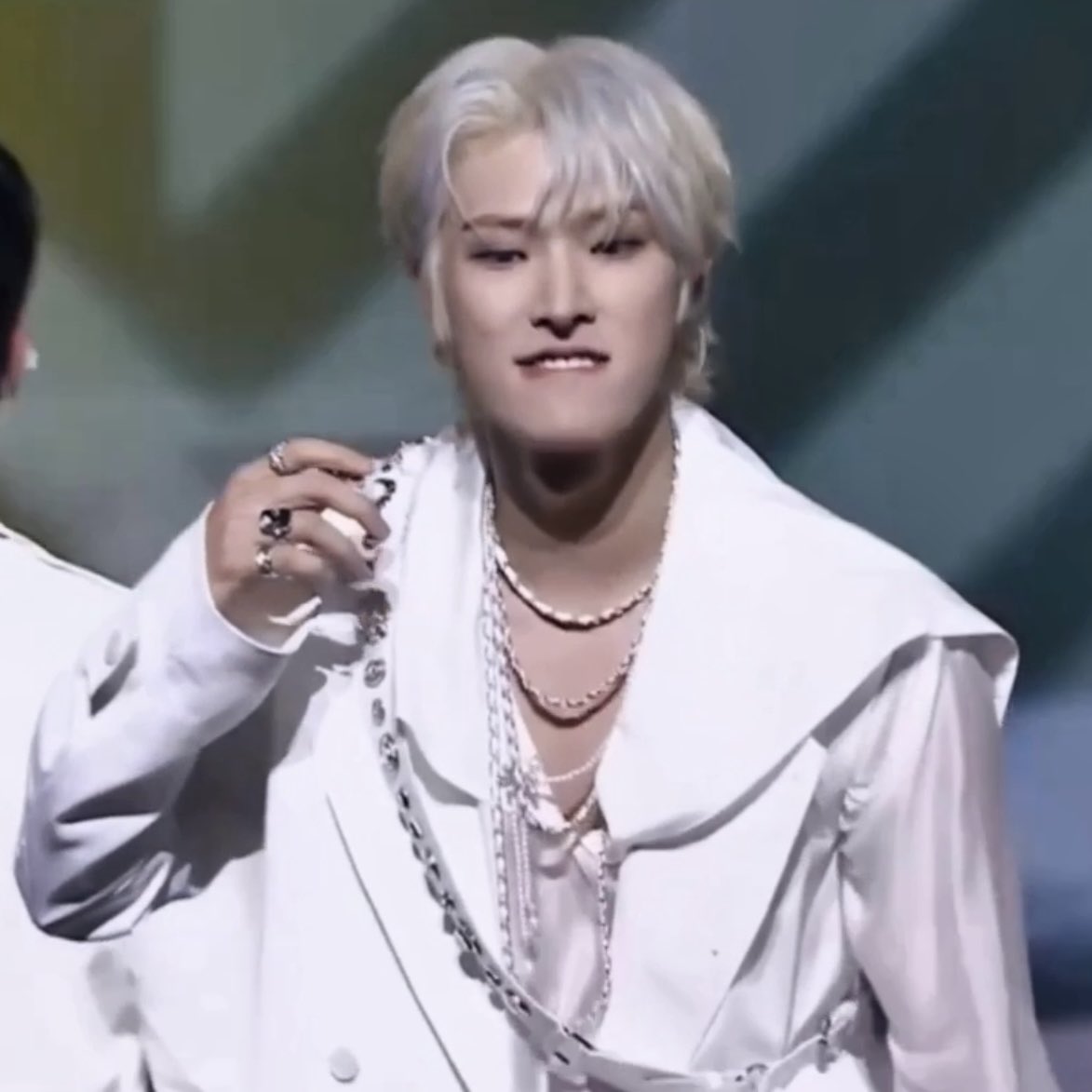mingifeeds's tweet photo. all white mingi >>> https://t.co/S4L5kOhCvy