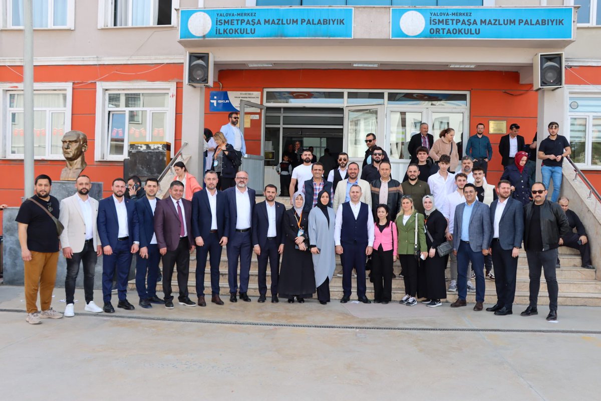 mustafatutuk's tweet photo. Gün boyunca okullarımızı ziyaret ederek sandık görevlileri ve hemşehrilerimizle bir araya geldik. https://t.co/jVx2L4qRjg