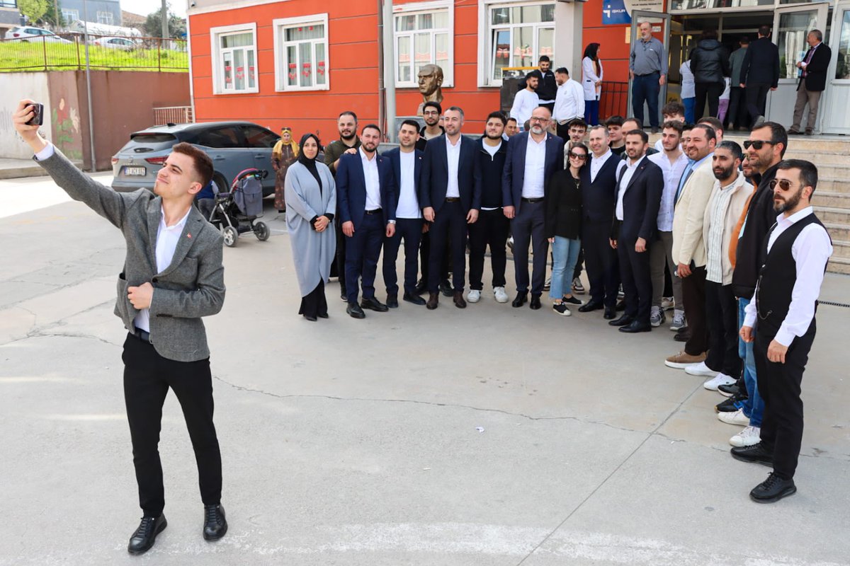 mustafatutuk's tweet photo. Gün boyunca okullarımızı ziyaret ederek sandık görevlileri ve hemşehrilerimizle bir araya geldik. https://t.co/jVx2L4qRjg