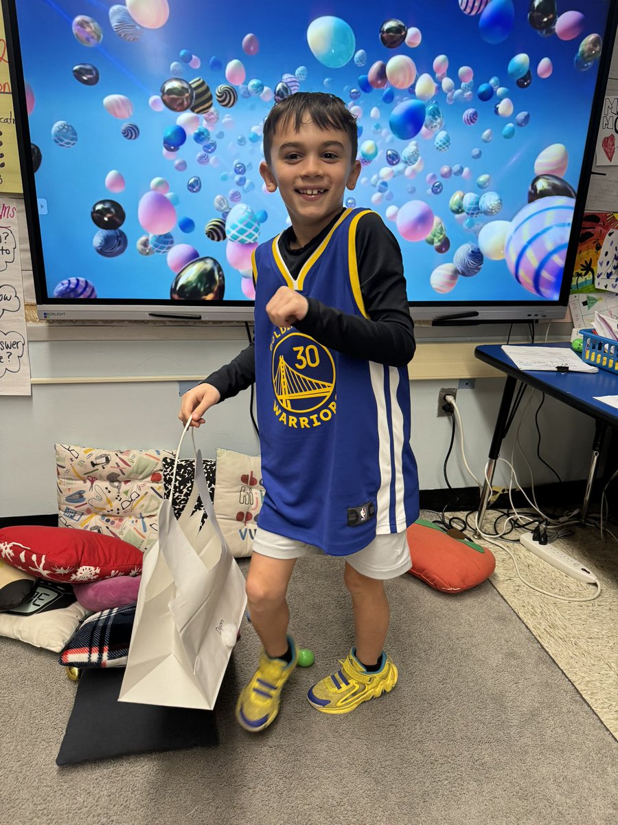 Happy Easter from some of my peeps during our Egg hunt and to all who celebrate! #NMESpride #MTPSpride 🐣🐇 @NewMonmouthElem