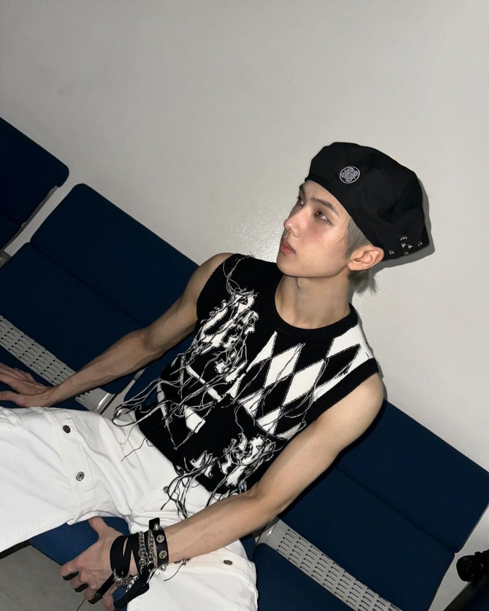 ParkJisung_INA's tweet photo. [240331] #JISTAGRAM Jisung Instagram Update

"otot jisung 😳"
📎 https://t.co/x1iG0C5vyQ

🌹 #JISUNG #지성 #NCTDREAM https://t.co/kxAt06CDuL