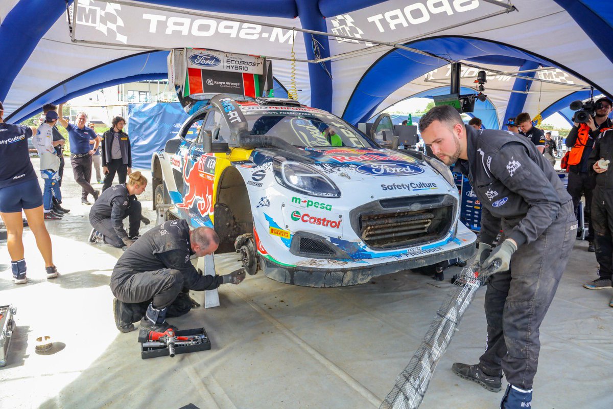 SafaricomPLC's tweet image. The day started with our team and enthusiasts going behind the scenes, led by the @MSportLtd team, immersing them in the heart of the action with an exclusive service park tour. #LifeElevated #SpeedElevated #ExperienceElevated #TeamAdrien #WRCSafariRally