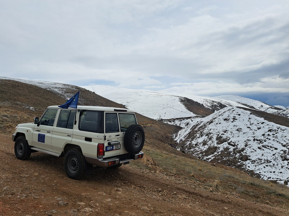 EUmARMENIA's tweet photo. On 31 March, EUMA dispatched patrols on 🇦🇲side of🇦🇲-🇦🇿 border to monitor &amp; report on any out of the ordinary military movements in the border area. All patrols reported that the situation has been calm &amp; quiet &amp; that no such movements have been observed ➡️https://t.co/vkYe1SSPTH https://t.co/FgNezQh242