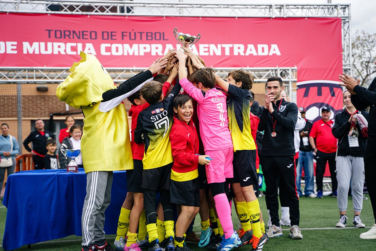 CMTorneo's tweet photo. MUCHAS FELICIDADES a los CAMPEONES de los torneos PLATA y BRONCE💪

🏆 CAMPEÓN PLATA @Atleti 
🏆 CAMPEÓN BRONCE @cfprogreso 
💪 SUBCAMPEÓN PLATA @CDPuebladeSoto 
💪 SUBCAMPEÓN BRONCE @UDLosGarres https://t.co/EY2mOHnU8V